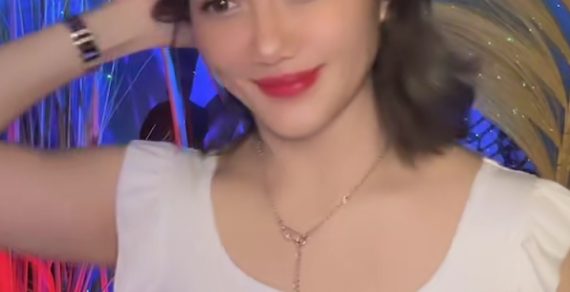 Naomi Live Streaming TikTok Setiap Hari kecuali sabtu libur. Pukul 19.00–22.00 WIB